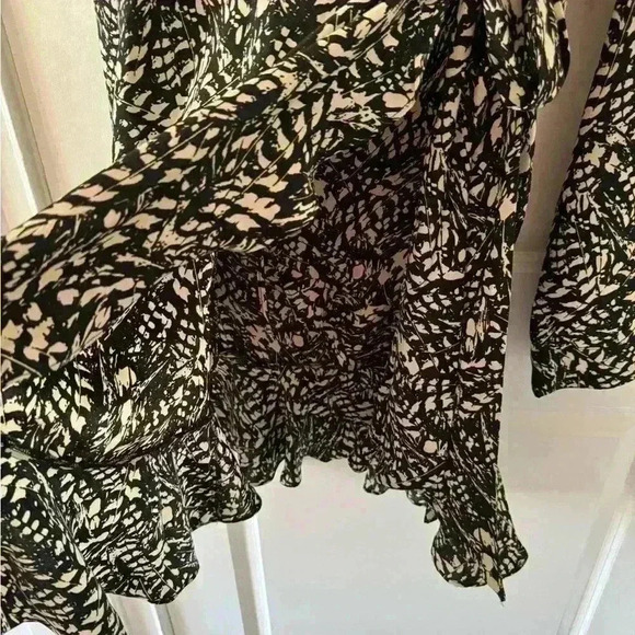 TOPSHOP Cut Out Shoulder Mini Dress ~ Mono ~14 ~NEW! - Picture 11 of 11